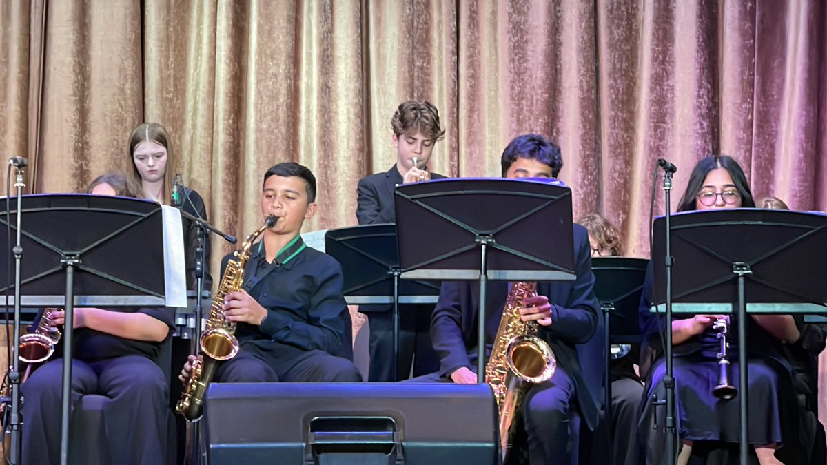 peterjonesteach's tweet photo. A superb performance in a jazz evening @TheClubAbuDhabi followed by a masterclass today by the @royalphilorch in the @EmiratesPalace … just amazing experiences provided by @BSAKmusic @BSAKAbuDhabi https://t.co/dcxJrpIcuN