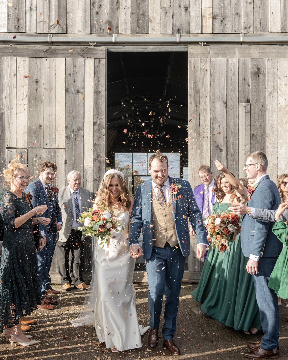 PhotoLeaB16's tweet photo. Confetti moments at @grangebarn

💕📷💕

 #lbphotography #lbweddings  #femaleweddingphotographer #lgbtqweddingphotographer #warwickshireweddings #warwickshireweddingphotographer #apicoftheweek #westmidlandsweddingphotographer #naturalweddingphotographer #rockmywedding #ro https://t.co/XFjwRSwZUR