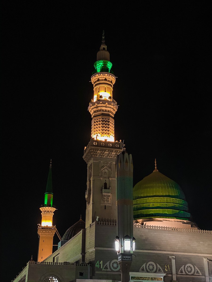 raway_alqasid's tweet photo. "إنَّ الصلاةَ على النّبي وسيلة 
 فيها النّجاة لكلِّ عبدٍ مُسْلِمِ 
 صلّوا على القمَرِ المُنيرِ فإنّه 
 نورٌ تبدّا فِي الغمامِ المُظلِمِ" ﷺ https://t.co/EbgCYO5WXz