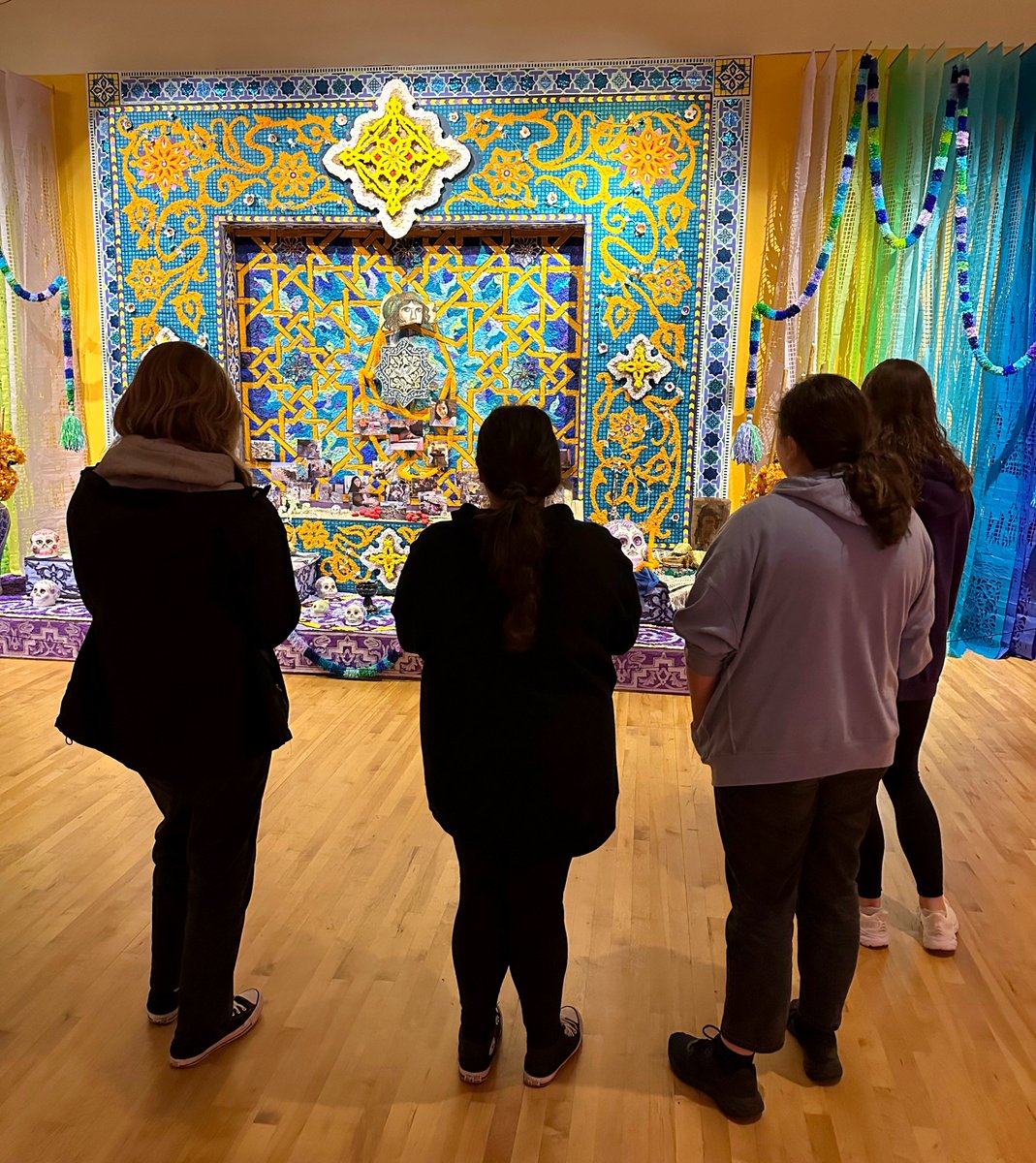 Leading up to Día de Los Muertos, Spanish 3 classes visited Chicago's Pilsen neighborhood to check out the Ofrenda exhibit in the National Museum of Mexican Art, then headed to Los Comales for lunch &amp; wrapped up the trip by touring murals in the neighborhood. Learning is fun!
