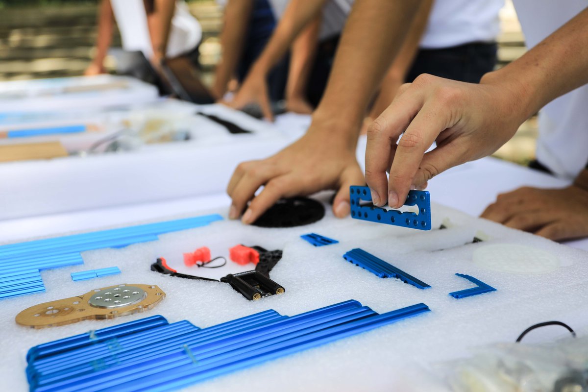 #2Nov | “Una de las razones por las que la robótica cobra relevancia en la educación, es su capacidad de preparar a los estudiantes para un mundo laboral en constante evolución", ministra para Ciencia y Tecnología <a href="/Gabrielasjr/">Gabriela Jiménez</a>

Más información ➡️tinyurl.com/4zcx5826
