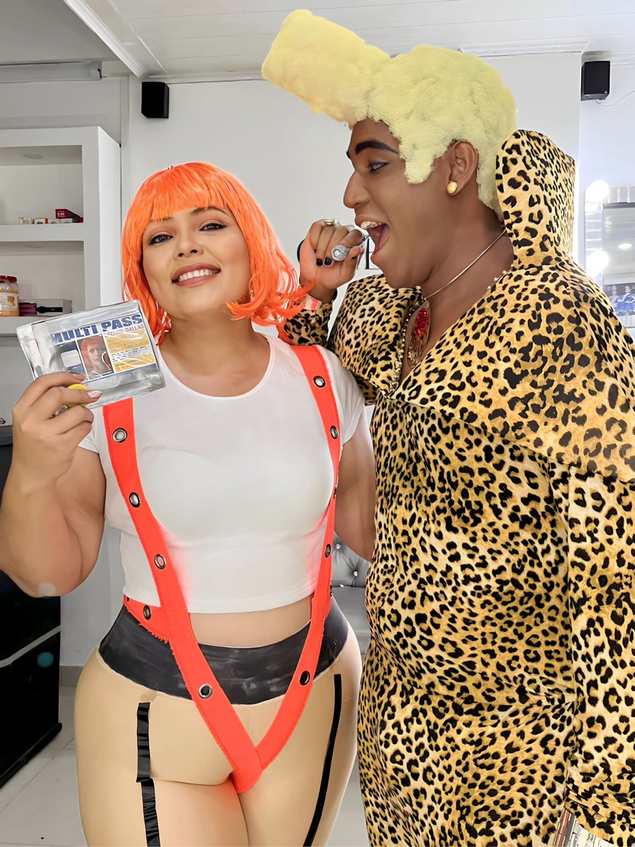 AEBO0623's tweet photo. @uncafeconletras Leeloo Dallas &amp; Rudy Rhod. #halloween2023 #thefifthelement #rudyrhod https://t.co/SyJvK9mmso