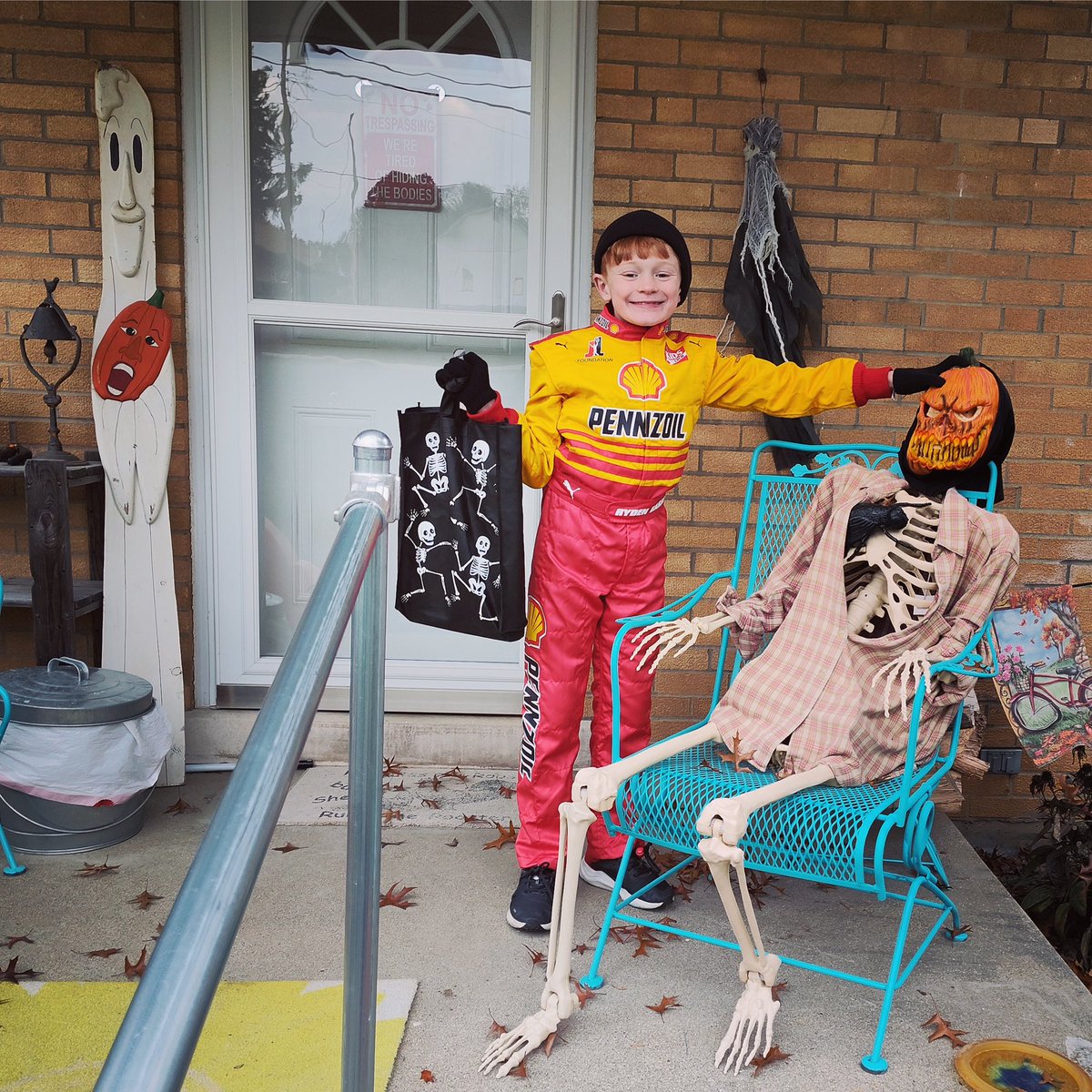 JL Kids Crew member Ryden dressed up as his favorite driver. Did anyone else dress up as #JoeyLogano for Halloween? We would love to see your pics if so. Go to JoeyLogano.com and upload to our Meet The Fans page for a chance to be showcased on Joey’s website! @joeylogano