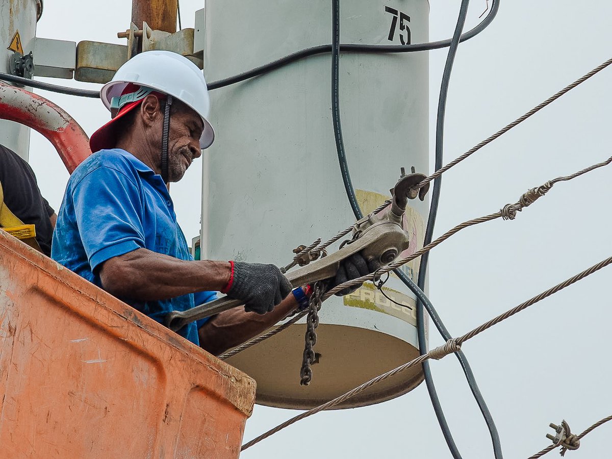 sugeyherreram's tweet photo. Cumpliendo! 

Estamos avanzando en la optimización del servicio eléctrico del Plan Las Casitas de Todos con la instalación de  nuevos transformadores! https://t.co/sIAtEMskVf