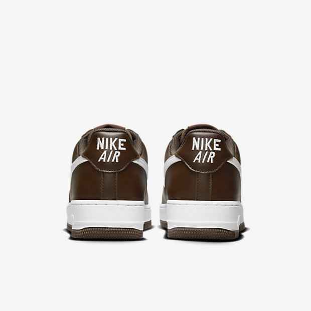 SOLELINKS's tweet photo. Ad: Nike Air Force 1 Low
'Chocolate' releases November 16th => https://t.co/xMer2Dvuca https://t.co/hMrwtpZfc1