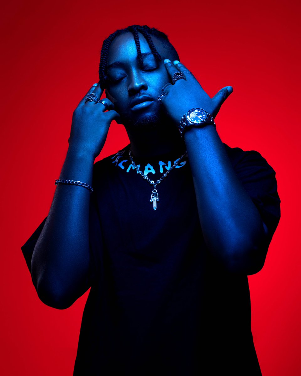 frayzwrld's tweet photo. Full of love but low on trust.

New music dropping midnight. #HUMBLE  ♥️⏳ https://t.co/pfV69jWnep