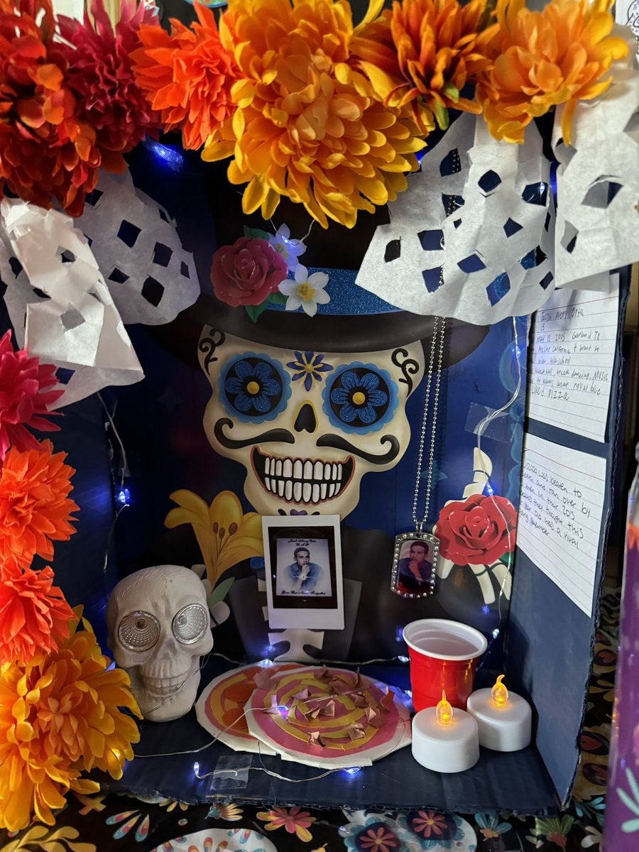 mayasnz's tweet photo. Spanish 1 classes learned the traditions of Día de los Muertos. Today we remember those loved ones with these creative altars made by students. @LakeHighlandsHS @kerrijones03 https://t.co/YqUWTHNntY