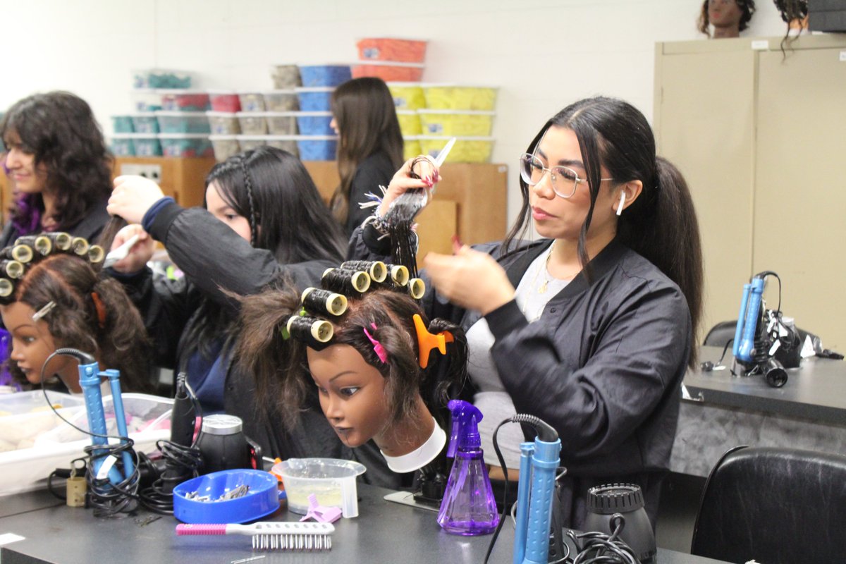 Tour of Tech is today!! Stop by from 4:30pm-7:30pm to see the programs, meet instructors, and ask any questions you might have regarding Tech Campus
#OpenHouse #cte