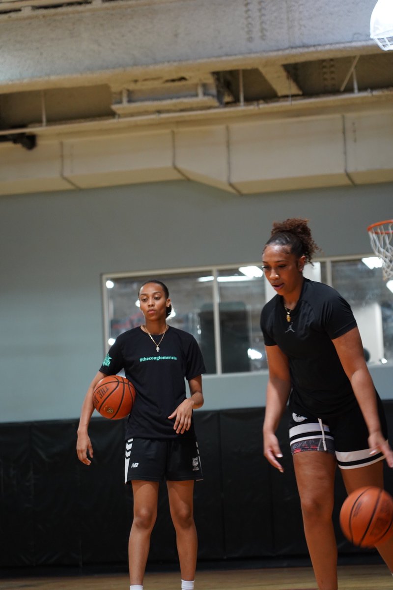 Quick 4 pack of 📸 of two of the countries BEST players in @sydtay1or ( Louisville ) & @destinyn15h ( Howard U) working with our #markwilliams … #moretodo #footprintzmediagroup #ironsharpensiron