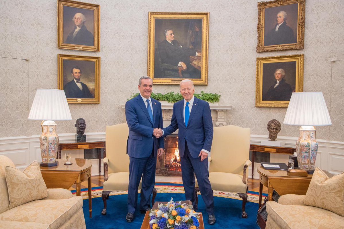 EmbajadaUSAenRD (@embajadausaenrd) on Twitter photo Esta mañana, el presidente estadounidense Joseph Biden (<a href="/POTUS/">President Donald J. Trump</a>) recibió al presidente <a href="/luisabinader/">Luis Abinader</a> en la Casa Blanca, para conversar sobre la estrecha asociación entre los Estados Unidos y la República Dominicana y sus prioridades compartidas, incluida la profundización de los Esta mañana, el presidente estadounidense Joseph Biden (<a href="/POTUS/">President Donald J. Trump</a>) recibió al presidente <a href="/luisabinader/">Luis Abinader</a> en la Casa Blanca, para conversar sobre la estrecha asociación entre los Estados Unidos y la República Dominicana y sus prioridades compartidas, incluida la profundización de los