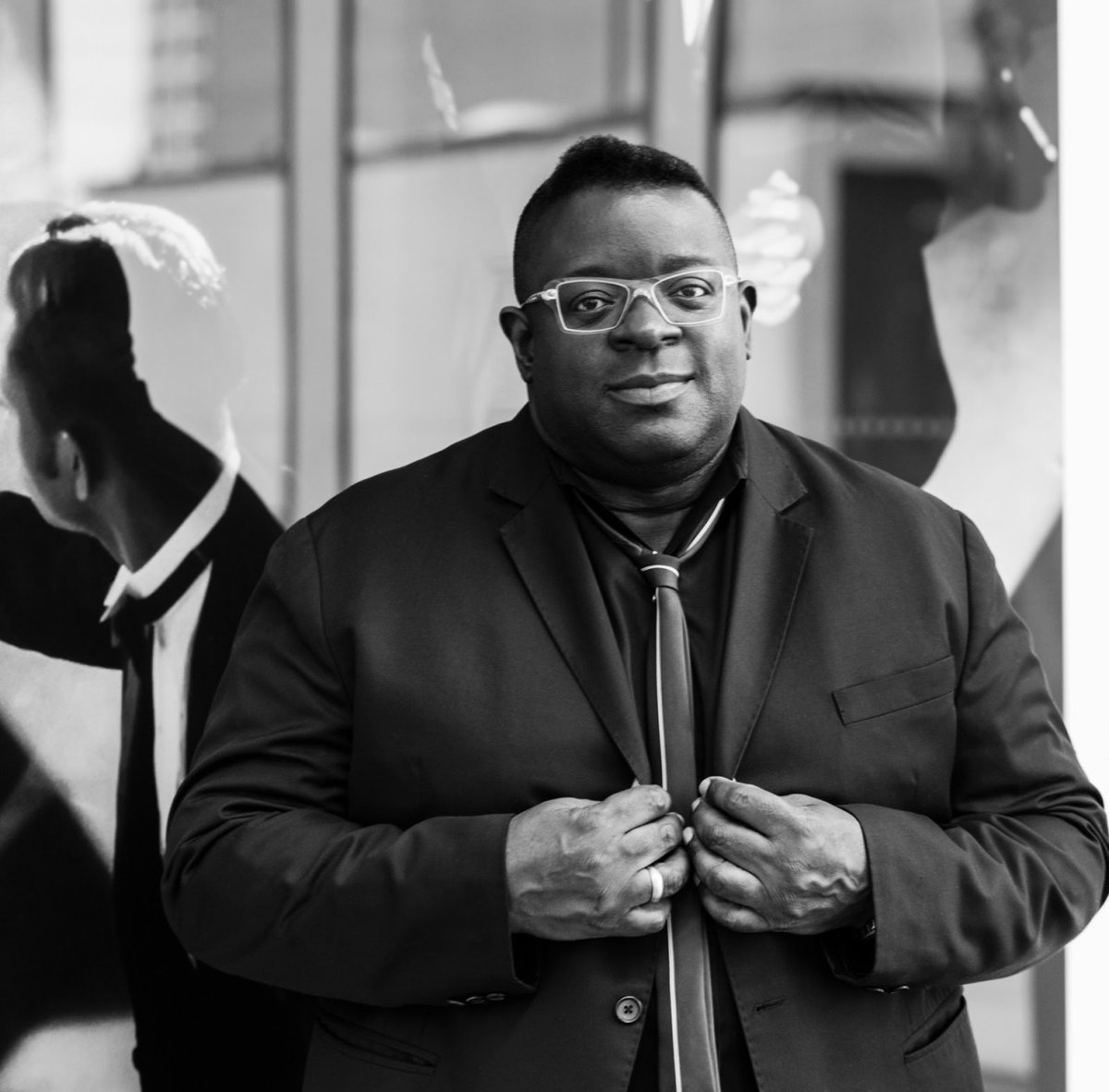 Congratulations to @isaacjulien who will be honoured tonight by the @AmAcademyRome at their New York gala. Harvard Prof. Sarah Lewis will present Julien with the award: 'His work is for the ages. Our generation is lucky to have him in our midst now.' aarome.org/support/new-yo…