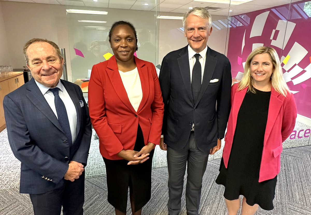 An honor to host #Bermuda Governor @RenaLalgie at our HQ. @MitchBlaser @WheelsBda & @lisafontanetta learned about her focus on governance, conservation & training here, & discussed Mosaic’s core UK platform 🇬🇧🇧🇲