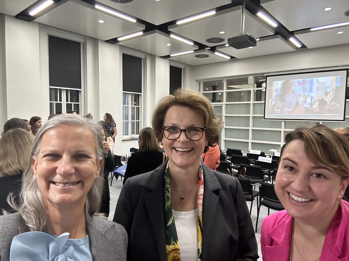FrancesLanitou's tweet photo. #DutchDays Here at launch of 2023 #Mentoring4Future programme
👏👏👏👏 Austrian Ambassador @AstridHarz & legal advisor @AustriainNL @koflerkatharina & WIL (Women in International Law) Network for this AMAZING initiative. Honoured to join 🙏🙏 https://t.co/ZMV9bhnmA9