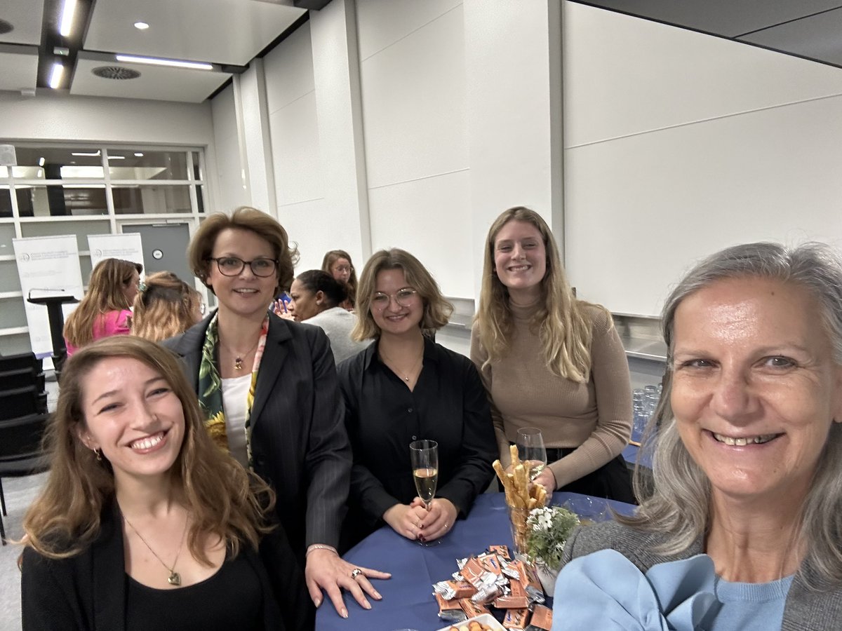 FrancesLanitou's tweet photo. #DutchDays Here at launch of 2023 #Mentoring4Future programme
👏👏👏👏 Austrian Ambassador @AstridHarz & legal advisor @AustriainNL @koflerkatharina & WIL (Women in International Law) Network for this AMAZING initiative. Honoured to join 🙏🙏 https://t.co/ZMV9bhnmA9