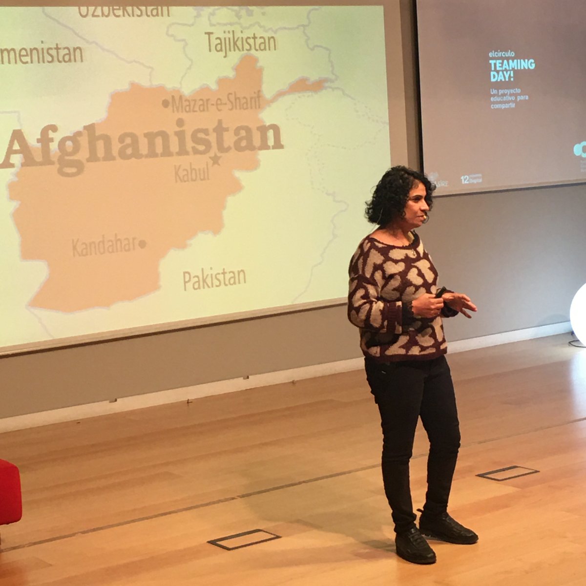 teamingday's tweet photo. @nadiaghulam nos cuenta en primera persona su historia desde su nacimiento en Afganistan hasta su llegada a España.
Una historia difícil de contar ya que esta llena de dolor.
#teamingday #fundacioncirculo https://t.co/sl1EIdABuB
