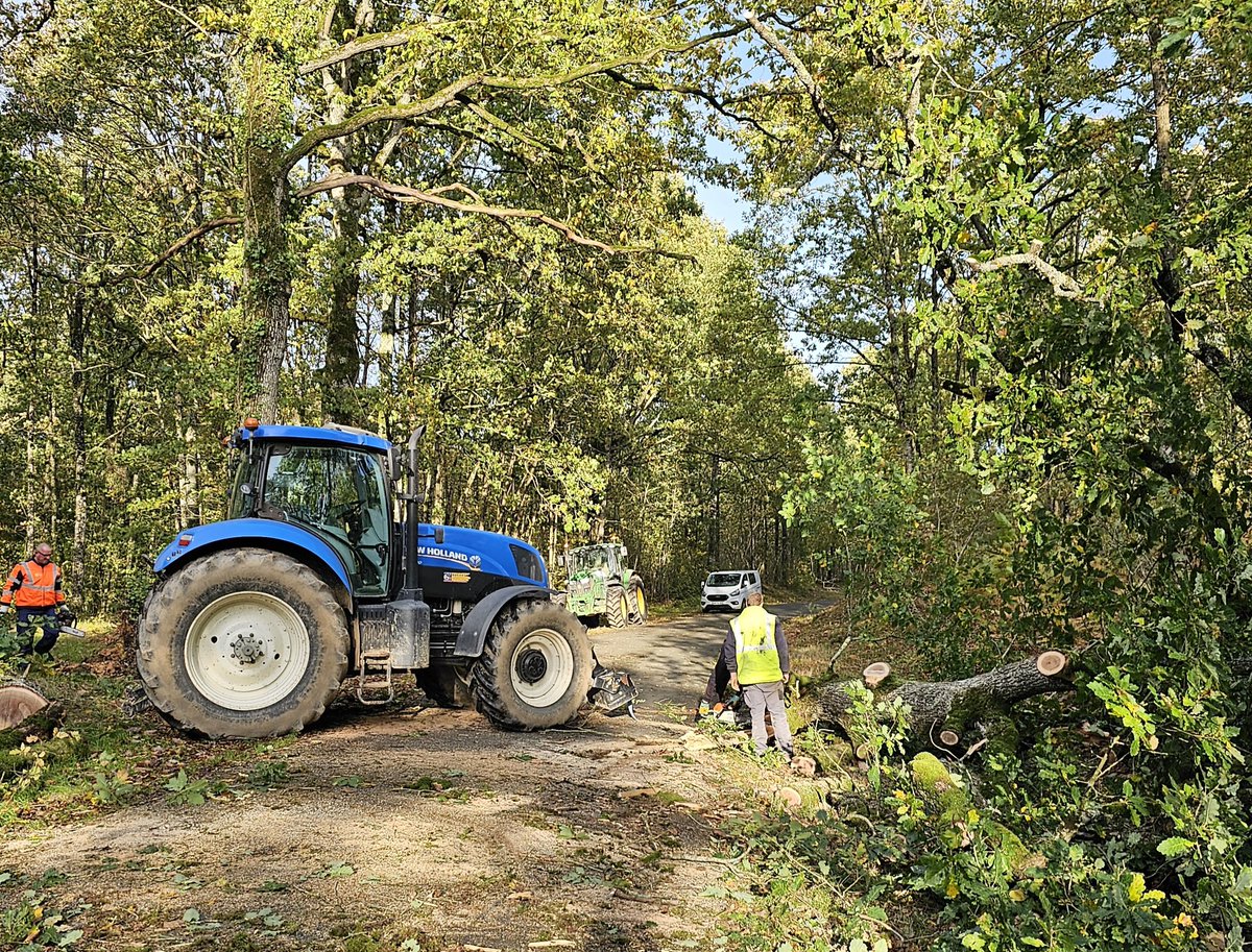 ☎️ Les agriculteurs sur le pont pour aider la DDE 🦺 à dégager les routes 🌳🪓🚜