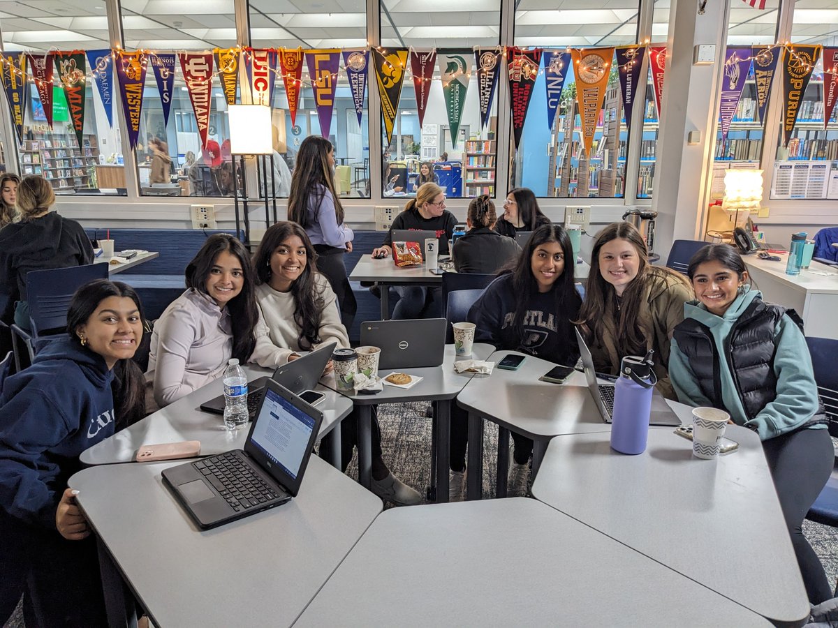 *Senior Seminar Celebration*
Congrats to the 315 seniors who submitted at least one college application by November 1!