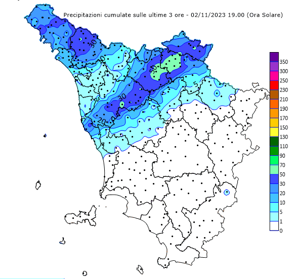 #MetroFirenze #AllertaMeteoTOS #Cod.ARANCIO #Cod.Giallo nelle prossime ore attese ulteriori precipitazioni con possibilità di  fenomeni particolarmente intensi. I livelli dei fiumi e dei torrenti sono in aumento, in particolare quelli del bacino dell’Ombrone Pt e del Bisenzio.