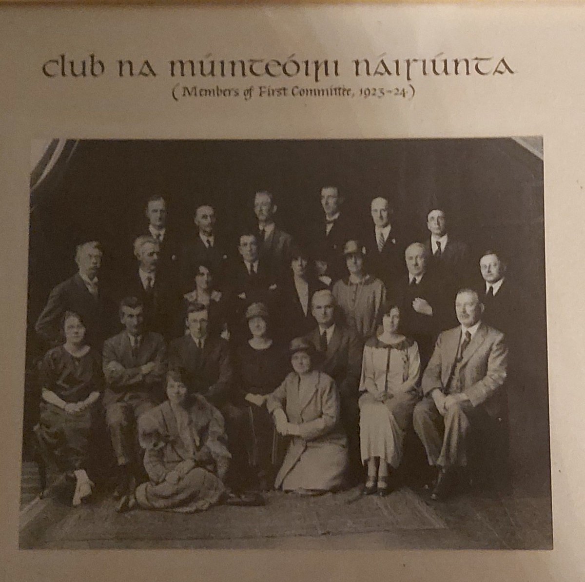 Club na Múinteoirí tweet media