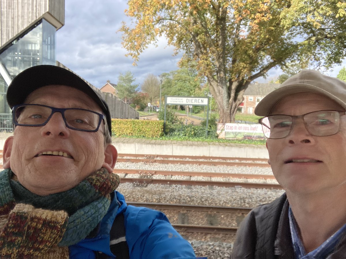 CZappoz's tweet photo. In Dieren kreeg ik van Tonnie Peters 5.160 #sigarettenfilters

In Houten kreeg Tanja Korevaar haar gewonnen prijs: de zakasbak.

Dit was de laatste peukentrip. Dank aan ieders rol in het verhaal tot nu toe
#nocigarettefilterplease
#plasticpeukmeuk
#nofilterplease
#plasticbuttsmut https://t.co/XF9belUHIR