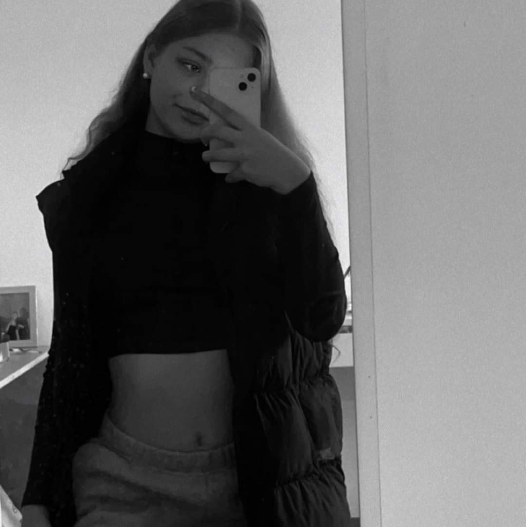 S2222Shania's tweet photo. Mal wieder ein Foto für euch bitches. Ich erwarte jetzt von jedem kleinen Bastard eine Paypal Zahlung also auf geht's ihr schweinchen 
#findom #fendom #Geldherrin #zahlsau #zahlschwein #Paypal #Tribut #Zahlung 
fblume703@gmail.com https://t.co/QcipIUH17Z
