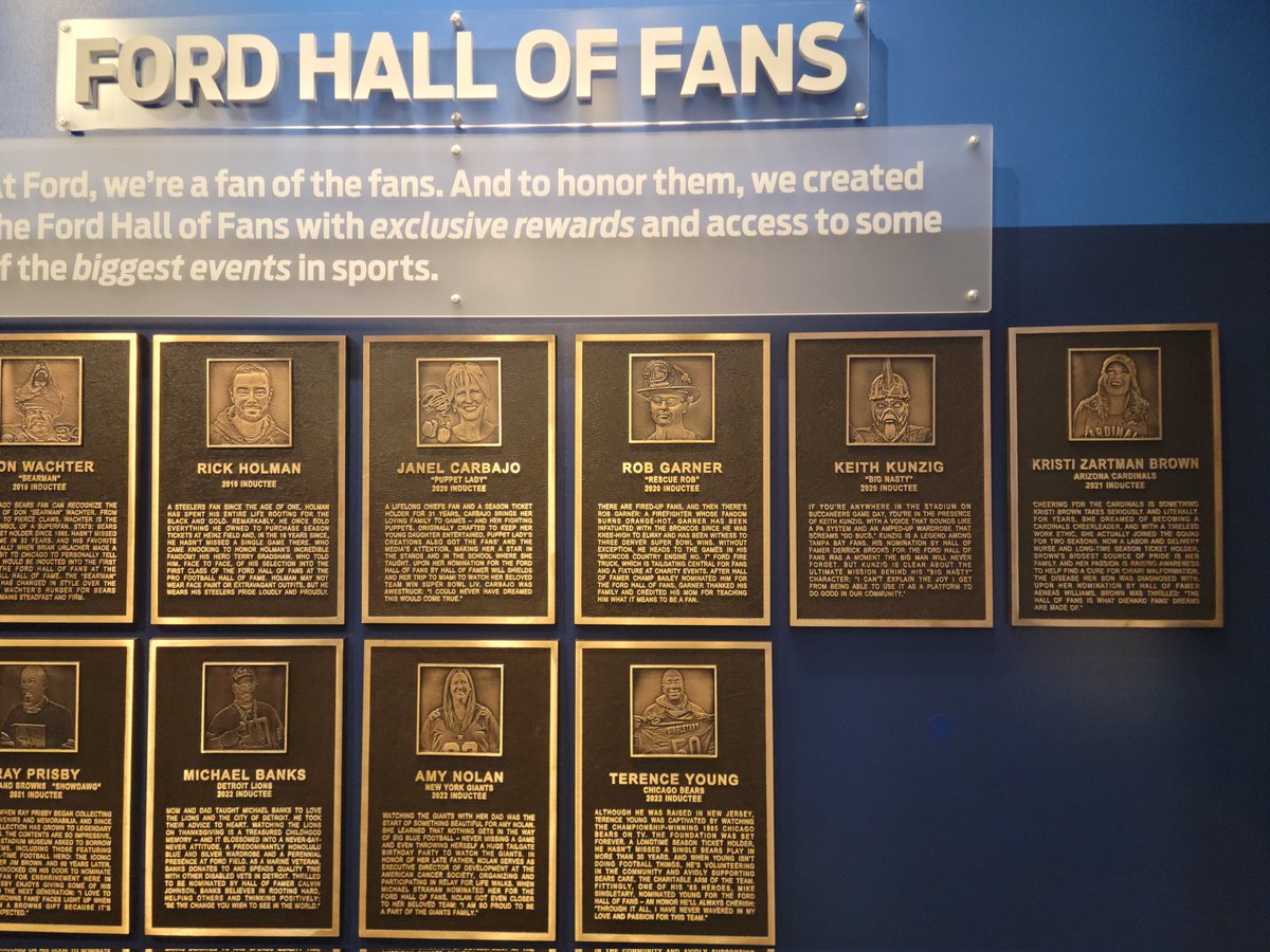 TitansKrista's tweet photo. Visited the NFL HOF and I can't wait to @Skullspliter1 up there one day!! It's game day baby!! #TitanUp #HallofFameFan 💙🏈 https://t.co/lEDH4Jni0i
