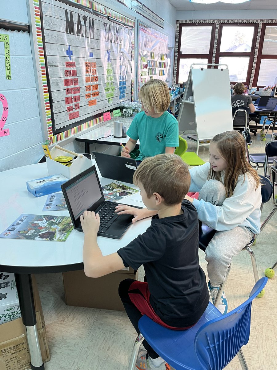 MsPoznak's tweet photo. Working hard on our regions projects! 🌵🌪️☀️🌊 @MBS_Pride @owens_teach @meagcavanaugh https://t.co/eRWDIofzO4
