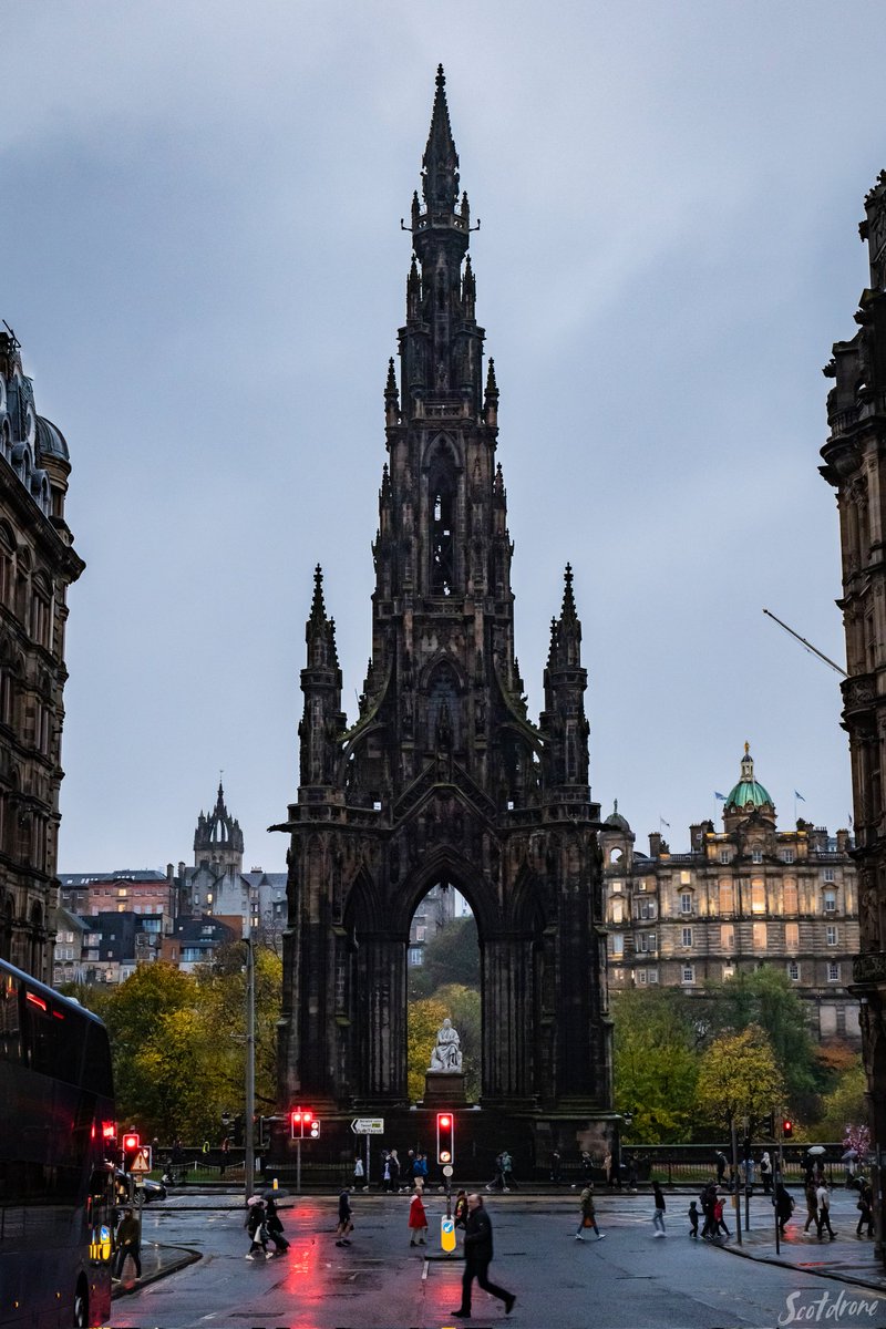scotdrone's tweet image. The Scott Monument on Princes Street in Edinburgh 😊🏴󠁧󠁢󠁳󠁣󠁴󠁿
(Click for full pic)
#edinburgh #visitedinburgh #scotland #visitscotland