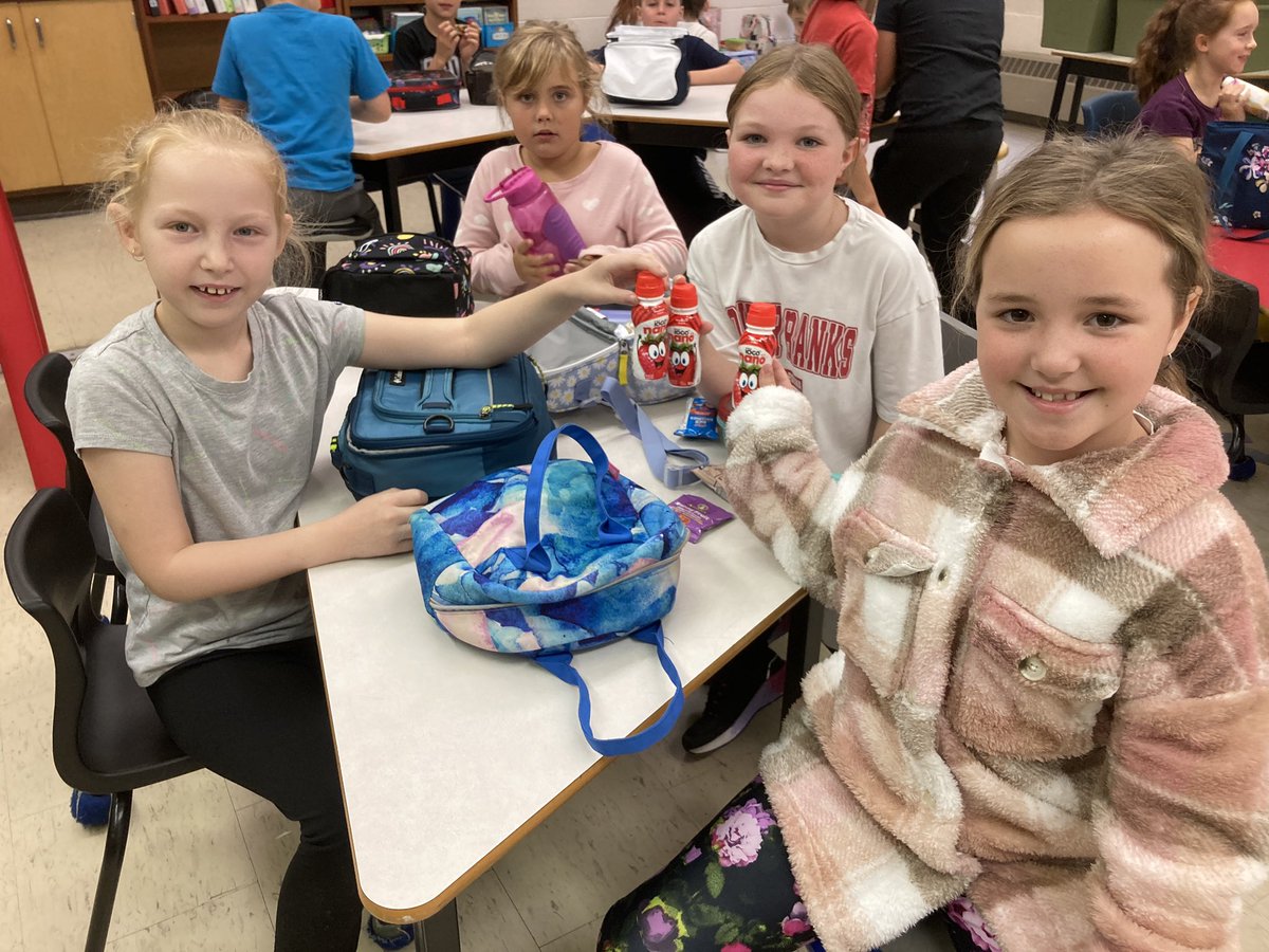 When you all bring the same recess 💕