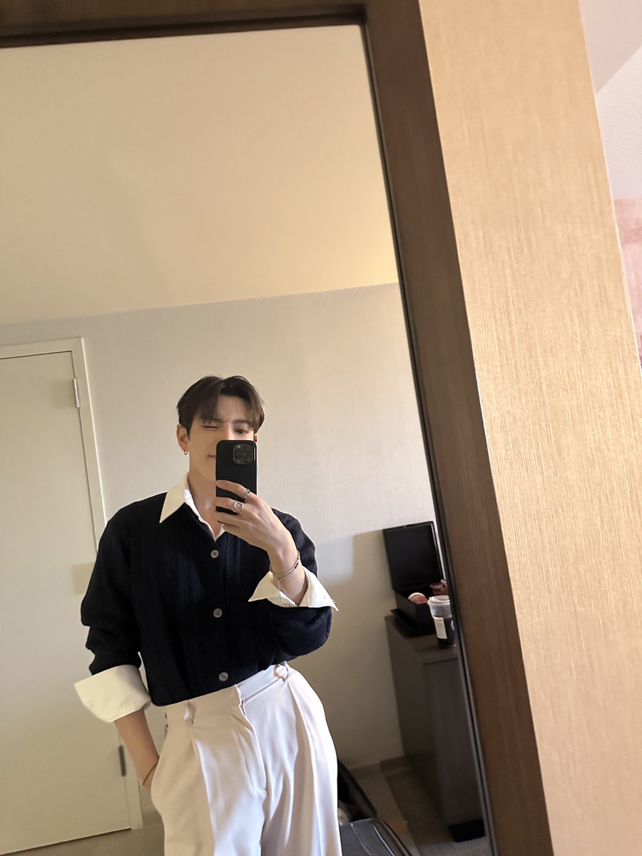 • 김 𝗁𝗈𝗇𝗀 (@mrixbel) on Twitter photo 