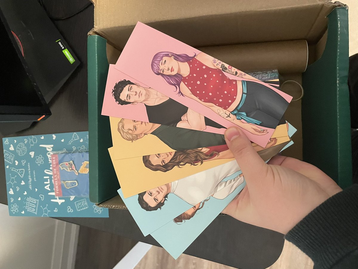 saucceyysarah's tweet image. ITS SO PRETTY!!! #bookbox #illumincrate #alihazelwood