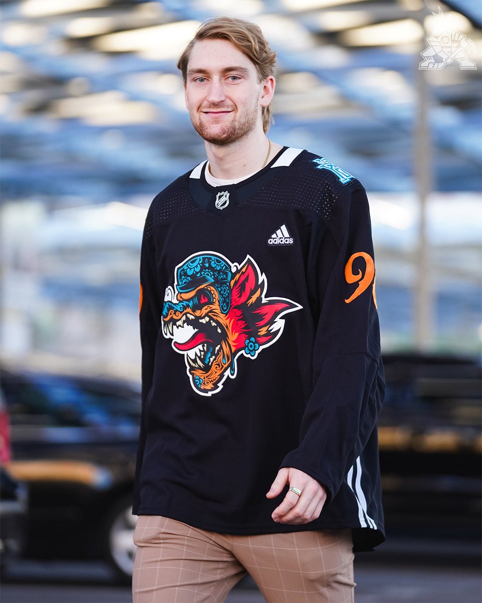 ArizonaCoyotes's tweet photo. Hogar dulce hogar.
Home sweet home.

Our Los Yotes jerseys are available for auction tonight! Bid on your favorites here: https://t.co/c7SBhEODFc 

@DignityHealthAZ | #Yotes https://t.co/9OG6elN9f1