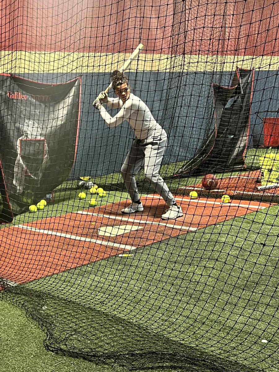 khloeburton20's tweet photo. Straight out of a 2 hour basketball practice to a 1 hour hitting lesson with Coach Nicole. Getting ready for this weekend @ConnectSports_ #LetsGoBullets @EC_BulletsLyons @EastCobbBullets @UKCoachLawson @ExtraInningSB @SoftballDown https://t.co/gILsYrz1K0