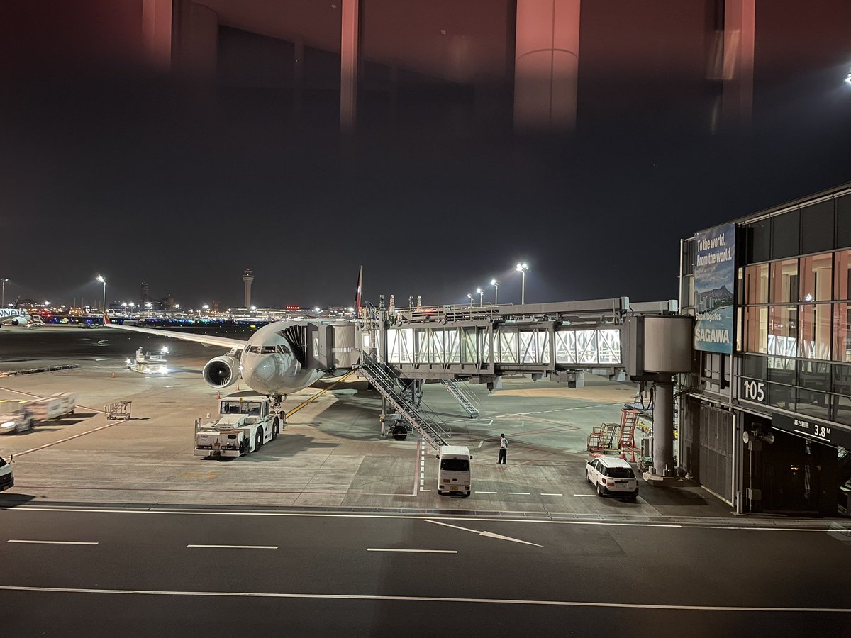 chreeringforHCY's tweet photo. チヨル가수님が爆走した羽田空港から金浦へ。後を追ってきた（嘘）

韓国語のお勉強に来ました。
どうせなら木曜朝便で、SBSの出待ちをしたかった😅
ラジオでは日本の話をしてくれたみたいですね。
どこかでupされたら聴こう☺️
意外に暑くて、ラジオのチヨルさんの軽装も納得。 https://t.co/10psjiWl2m