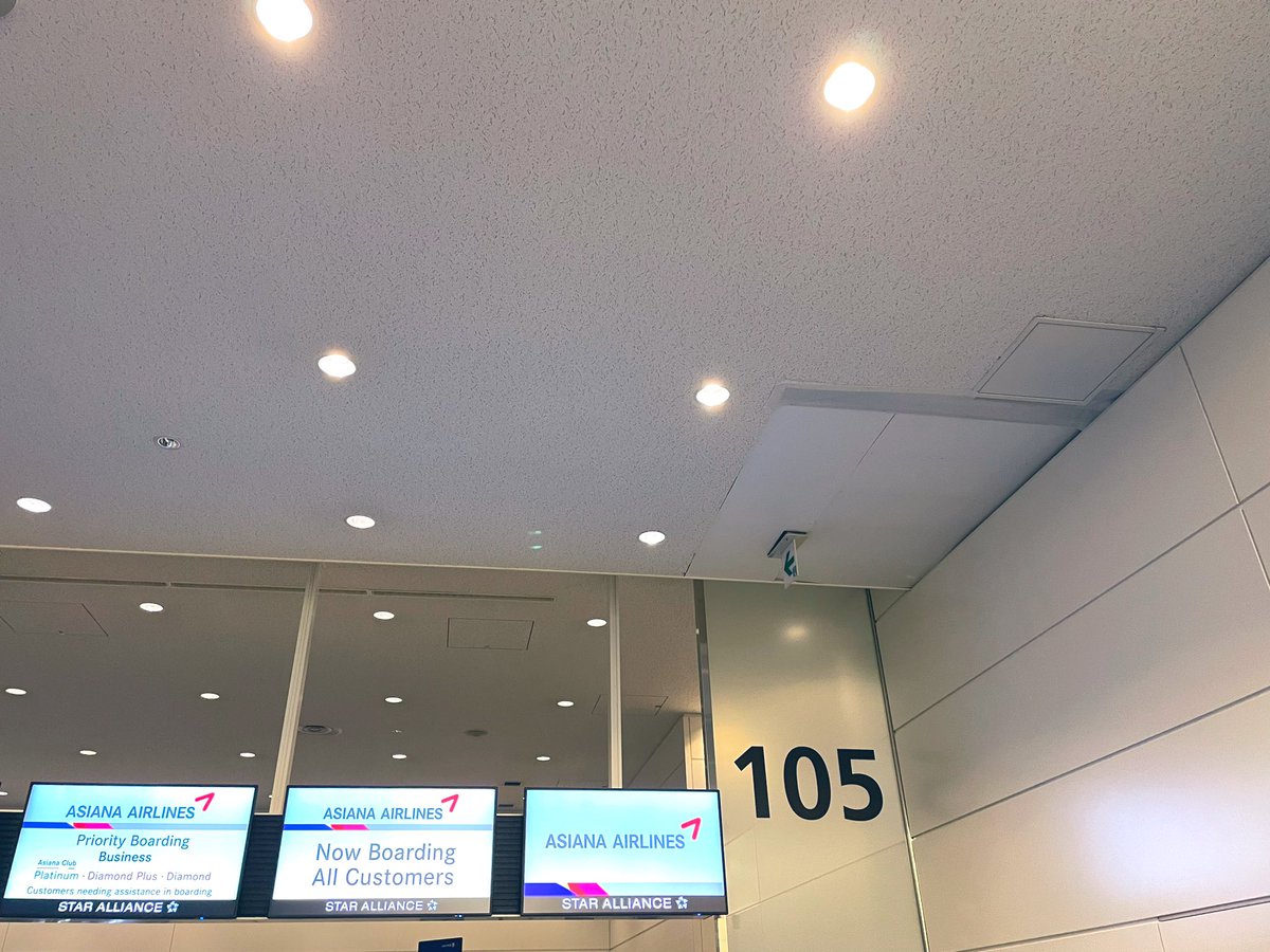 chreeringforHCY's tweet photo. チヨル가수님が爆走した羽田空港から金浦へ。後を追ってきた（嘘）

韓国語のお勉強に来ました。
どうせなら木曜朝便で、SBSの出待ちをしたかった😅
ラジオでは日本の話をしてくれたみたいですね。
どこかでupされたら聴こう☺️
意外に暑くて、ラジオのチヨルさんの軽装も納得。 https://t.co/10psjiWl2m