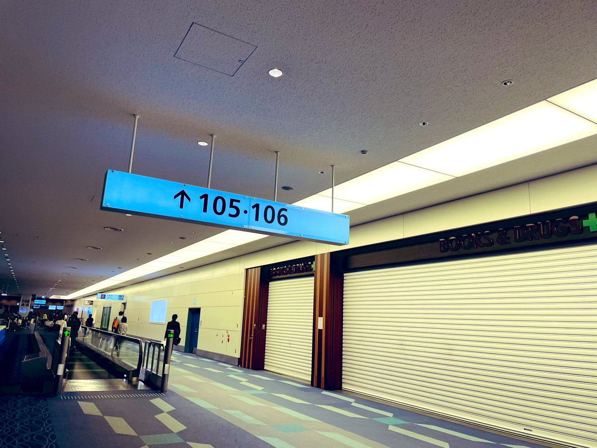 chreeringforHCY's tweet photo. チヨル가수님が爆走した羽田空港から金浦へ。後を追ってきた（嘘）

韓国語のお勉強に来ました。
どうせなら木曜朝便で、SBSの出待ちをしたかった😅
ラジオでは日本の話をしてくれたみたいですね。
どこかでupされたら聴こう☺️
意外に暑くて、ラジオのチヨルさんの軽装も納得。 https://t.co/10psjiWl2m