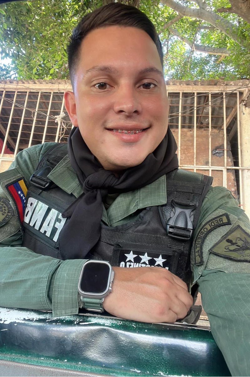 plomoparejo's tweet image. Hoy vi esta fotografía y de verdad me da pena decir que es un compañero de fuerza de la guardia nacional con las cejas sacadas labios pintados y utilizando filtros son esos capitanes que comandan tropa ahora mi pregunta es con que moral? No respeta el uniforme y institución.