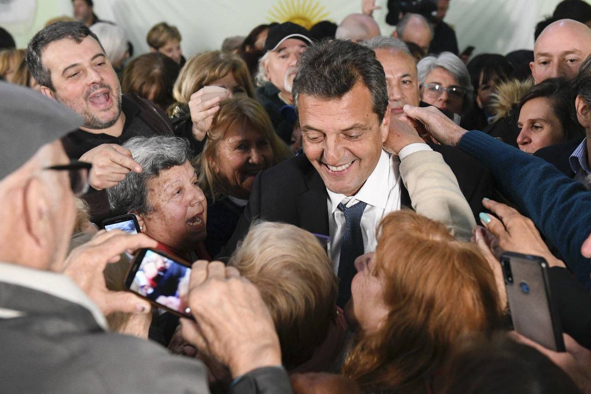 “Cada vez que haya un abuelo y una abuela que necesite de la protección de la seguridad social en la Argentina, nosotros tenemos que ir al abrazo”. 

📸 — <a href="/SergioMassa/">Sergio Massa</a> se reunió con jubilados y jubiladas en Mar del Plata.