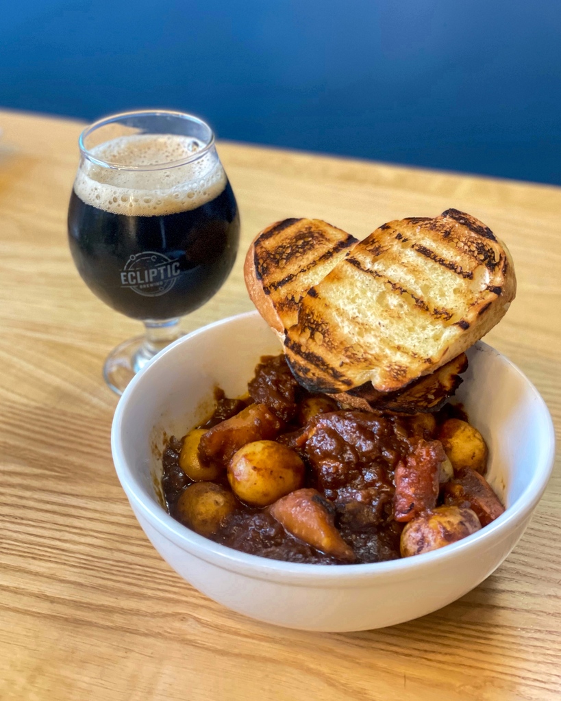We heard today is #InternationalStoutDay and are celebrating with Stout Braised Beef Stew! This fall comfort food is made with chuck roast braised in our award-winning Oort Imperial Stout. Check out our new menu here: eclipticbrewing.com/location/mothe…