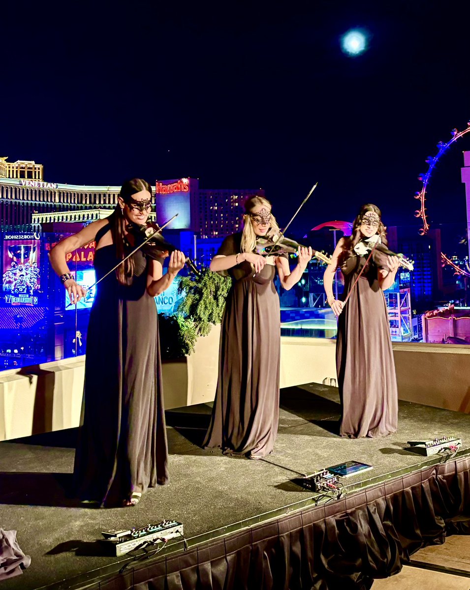 BellaStringsUSA's tweet image. A Halloween gig with a view from @CaesarsPalace !! 

#stringquartet #electricstrings #stringtrio #stringduo #duelingviolins  #violinist #femaleviolinist #violin #cello #corporateevent #corporateentertainment #privateevent #uniqueentertainment #luxuryevent #luxuryentertainment