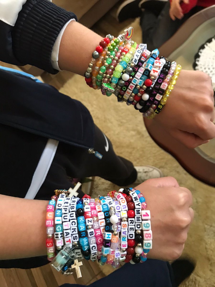 hoaxsmg's tweet image. can’t stop won’t stop movin’ and making friendship bracelets for my brazilians swifties fellas  #HowIShakeItOff