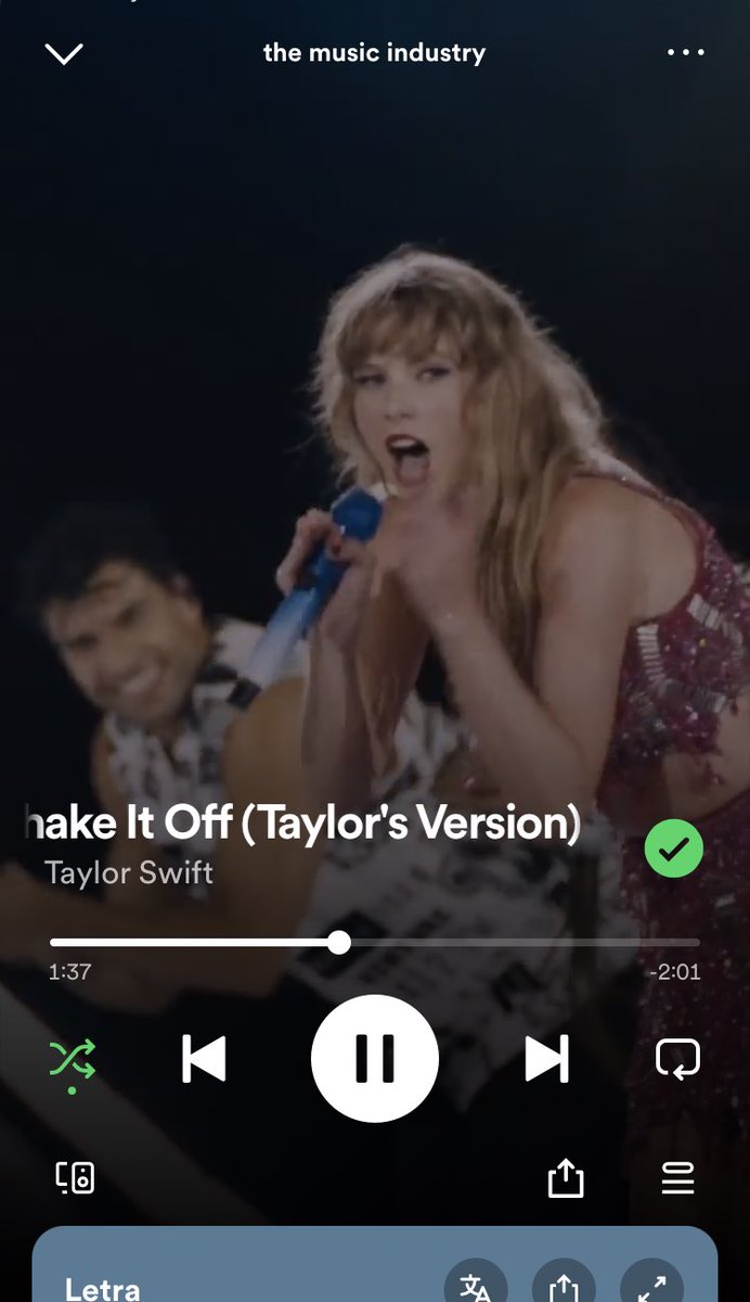 hoaxsmg's tweet image. can’t stop won’t stop movin’ and making friendship bracelets for my brazilians swifties fellas  #HowIShakeItOff