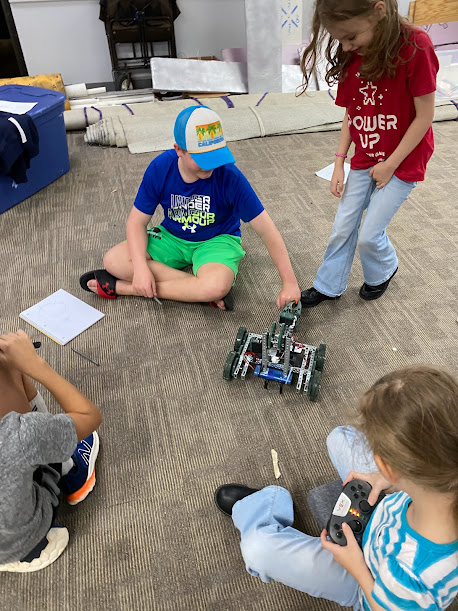 boltnvolts's tweet photo. This year in BEST Robotics we let some of our younger ECS students join us during our meetings. We are so excited to teach the younger generation of Bolts 'N Volts team members. https://t.co/AEmBCGwUHJ
