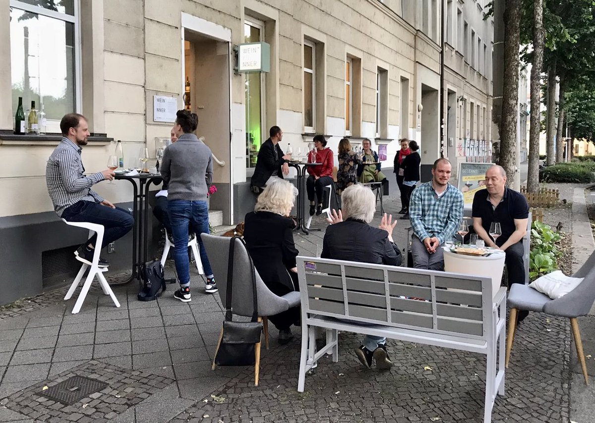 weinkoenner_com's tweet photo. Uns wurde heute eine Bank GEKLAUT! Welche Dreistigkeit! Für Hinweise sind wir dankbar! https://t.co/zM6NTmXfdm