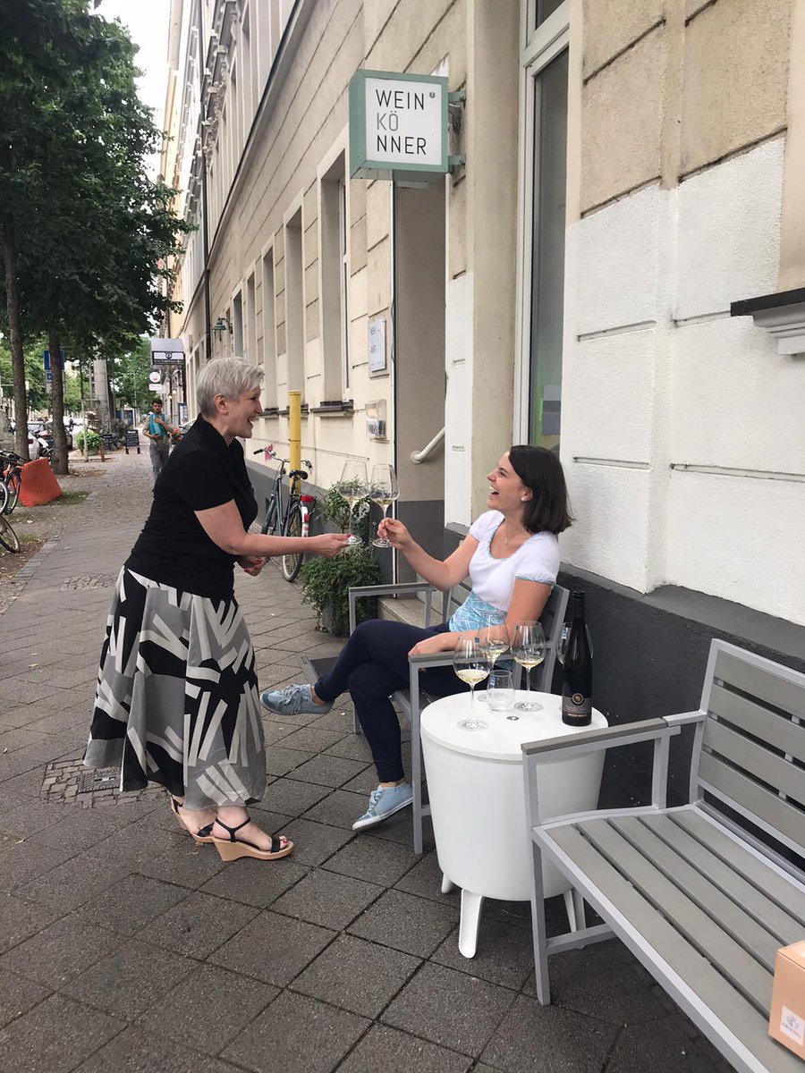 weinkoenner_com's tweet photo. Uns wurde heute eine Bank GEKLAUT! Welche Dreistigkeit! Für Hinweise sind wir dankbar! https://t.co/zM6NTmXfdm