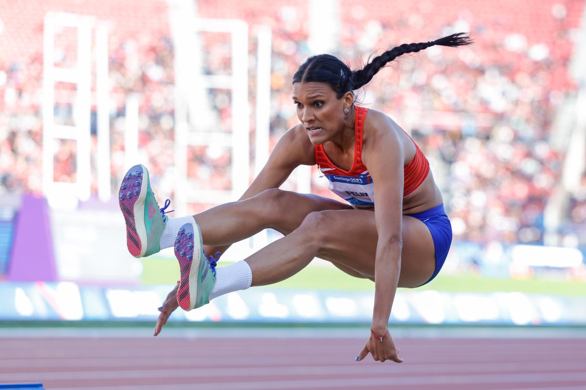 ComiteOlimpico's tweet photo. 🗣HISTÓRICA PLATA PANAMERICANA 🥈

Nuestra heptalista Alysbeth Félix gana la medalla de plata en #Santiago2023 🇨🇱 con puntuación de 5665. Esta es la primera medalla de plata panamericana en la historia para Puerto Rico en la rama femenina del atletismo.  

#EquipoPUR #Santiago2023
