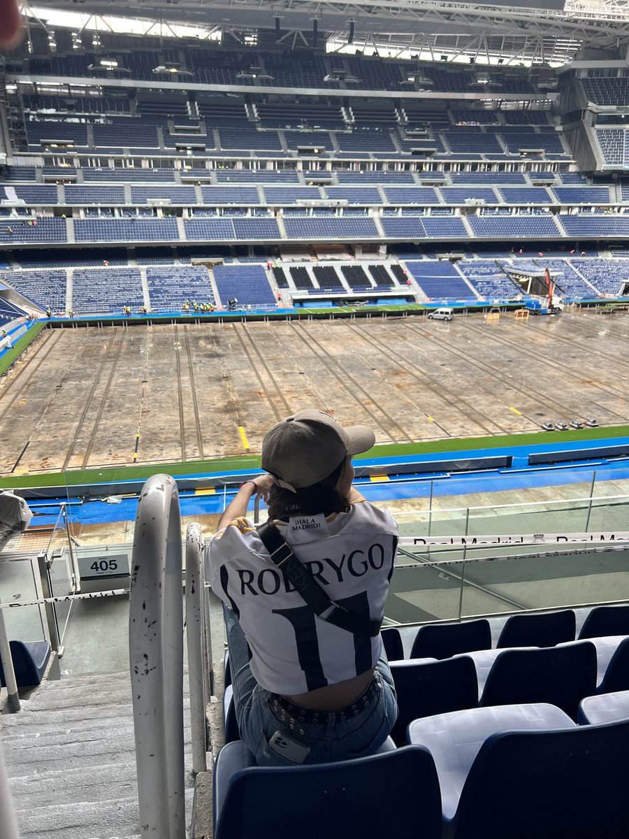 laurabp11_'s tweet photo. el día más feliz de mi vida 🤍 

@realmadrid 
@madridismoreal https://t.co/VDsFkfzhYG