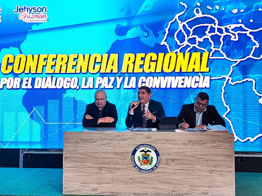 JEHYSONGUZMAN's tweet photo. Por el Diálogo, la Paz y la Convivencia realizamos extraordinaria Conferencia Regional como lo ha instruido nuestro presidente @NicolasMaduro, una reunión con todos los sectores de la sociedad merideña, incluyendo la participación de los 23 alcaldes y alcaldesas, representantes de las iglesias, empresarios y directores de gobierno.

Es importante recordar los episodios de violencia por lo que ha transitado el país, con ningún saldo favorable, es por ello que nuestro presidente plantea el diálogo para la paz y la convivencia teniendo como premisa la democracia participativa que ordena nuestra Constitución.

Se han establecido cinco acuerdos que son fundamentales para el pueblo venezolano, los cuales permitirán construir un estado de bienestar para mejorar la calidad de vida.

El primero es la paz, un punto innegociable que permitirá dirimir cualquier conflicto y mejorar las condiciones a través de vías pacíficas.

El segundo consenso vinculado a la economía, buscando formas de construcción de una economía sólida y sustentable, que permita el crecimiento del Producto Interno Bruto, el fortalecimiento de la producción nacional y el intercambio de bienes y servicios en un ganar ganar para todos los sectores.

El tercer consenso y viene derivado del segundo, es la recuperación del estado del bienestar social de la población.

Un cuarto consenso vinculado con la solicitud conjunta que deben hacer todos los venezolanos para el levantamiento de las sanciones que se han impuesto en contra de Venezuela.

Un quinto y último consenso es la decisión firme e irrevocable que tienen los venezolanos de defender el territorio que fue conquistado por el Libertador Simón Bolívar y no es otro que el Esequibo.