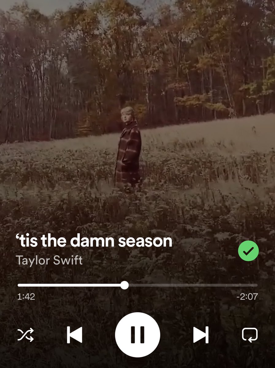 repmoregirly's tweet image. #HowIShakeItoff 
Going full on Christmas mode🎄❤️
Decorating tonight🤭🎄❤️