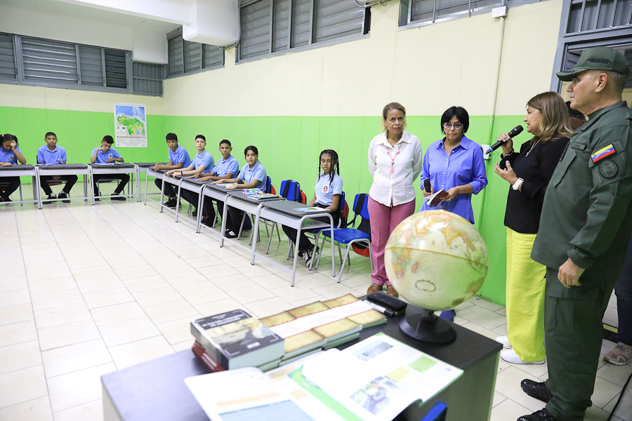 #EsNoticia 📰 | Arranca jornada en defensa del Esequibo en instituciones educativas del país goo.su/hPwTG